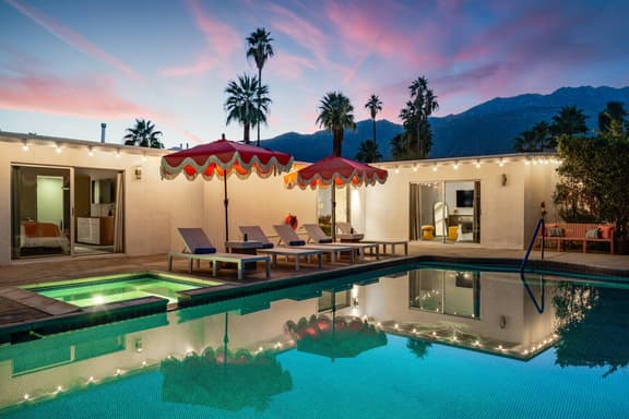 Ms Parker, 5br 4ba Spacious Midcentury Retreat